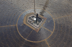 政策紅利提振光伏產(chǎn)業(yè) 盈利轉向國內(nèi)銷售和全球投資